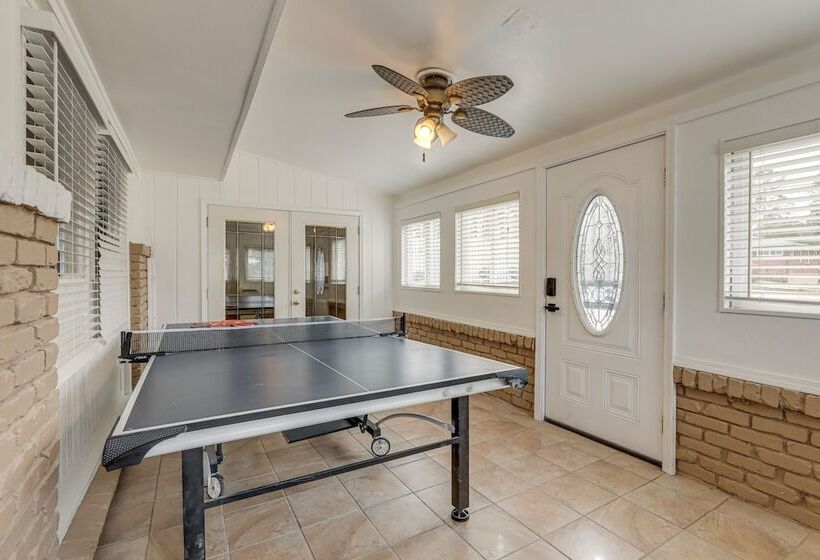 Stylish Decatur Home W/ Patio: 10 Mi To Atlanta!