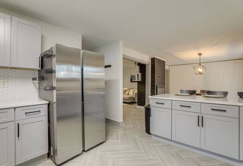 Stylish Decatur Home W/ Patio: 10 Mi To Atlanta!