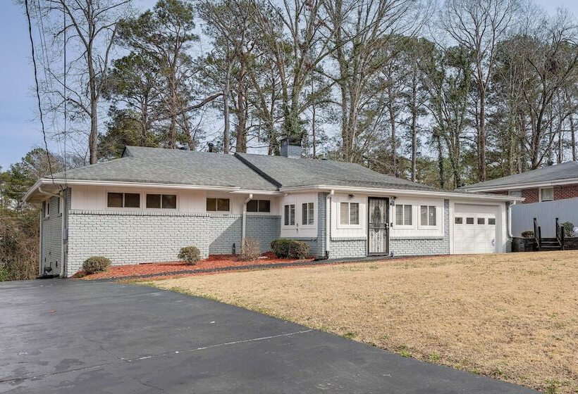 Stylish Decatur Home W/ Patio: 10 Mi To Atlanta!