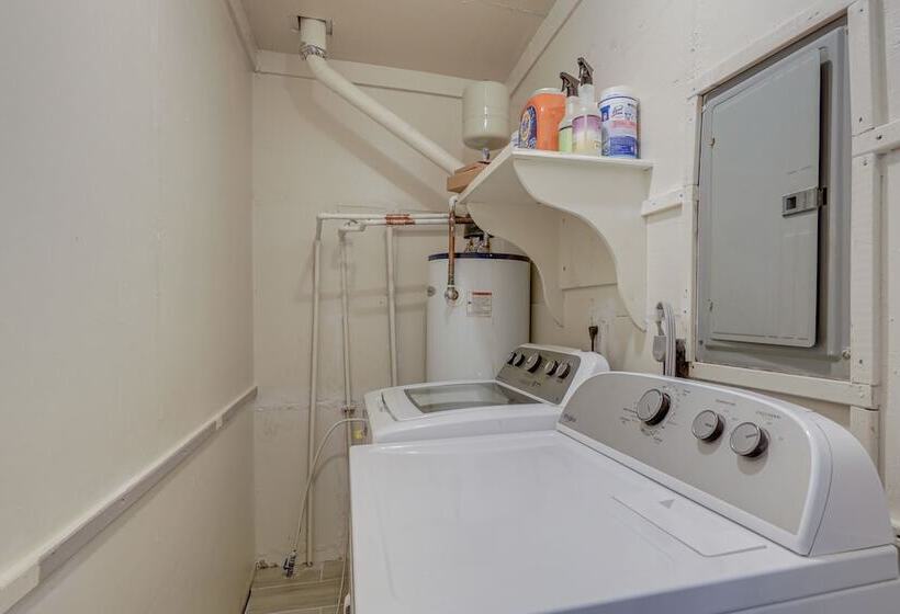 Stylish Decatur Home W/ Patio: 10 Mi To Atlanta!