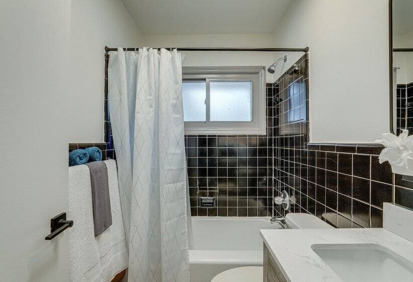 Stylish Decatur Home W/ Patio: 10 Mi To Atlanta!