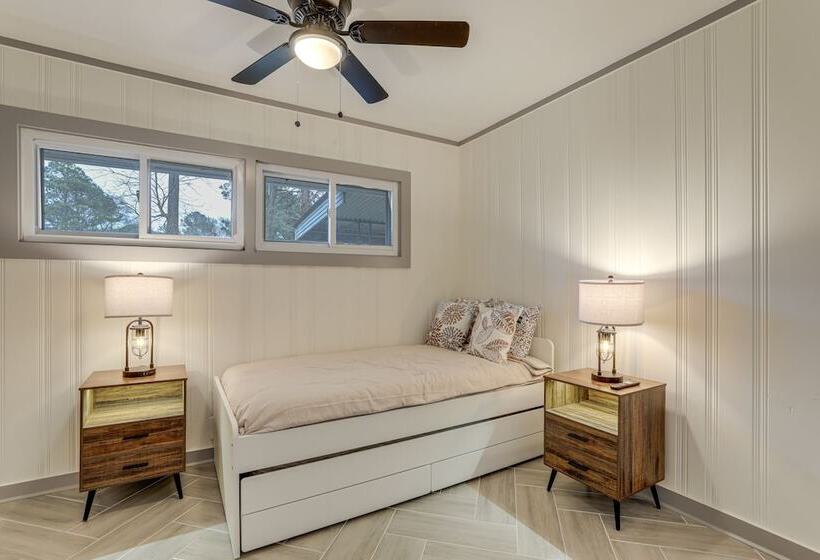 Stylish Decatur Home W/ Patio: 10 Mi To Atlanta!