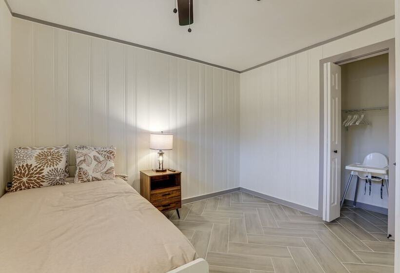 Stylish Decatur Home W/ Patio: 10 Mi To Atlanta!