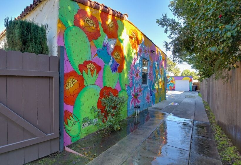 Artsy Long Beach Home W/ Patio: 2 Mi To Downtown!