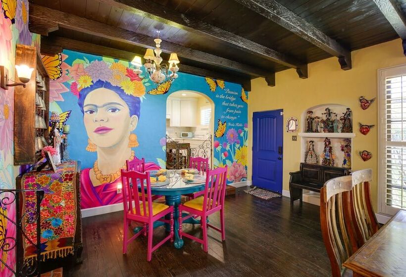 Artsy Long Beach Home W/ Patio: 2 Mi To Downtown!