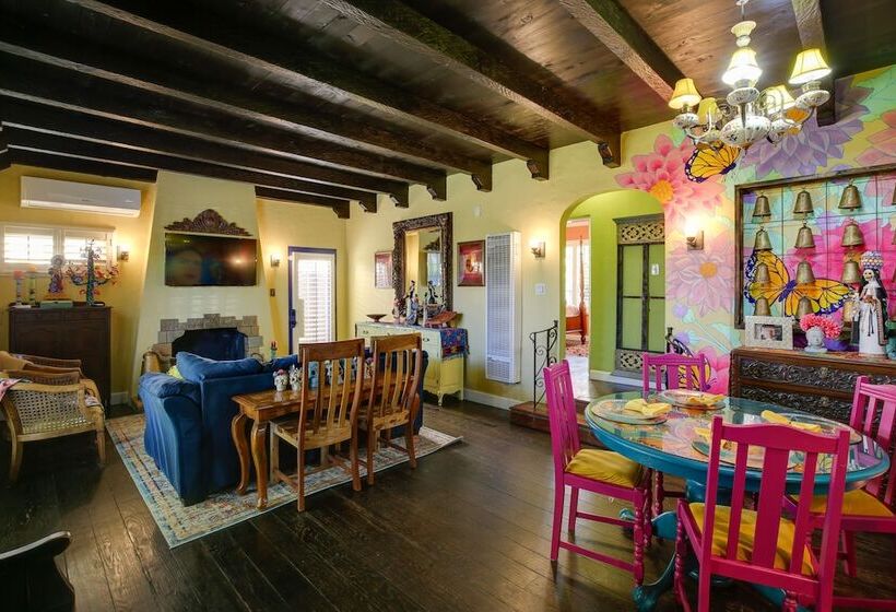 Artsy Long Beach Home W/ Patio: 2 Mi To Downtown!