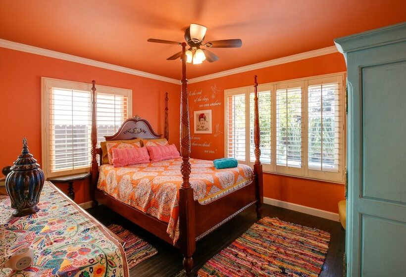 Artsy Long Beach Home W/ Patio: 2 Mi To Downtown!