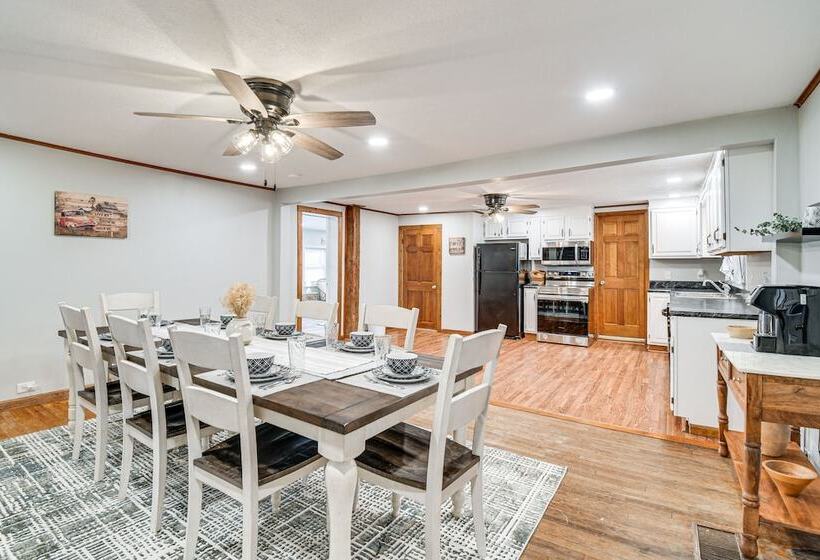 Auburn Finger Lakes Farmhouse W/ Open Views!