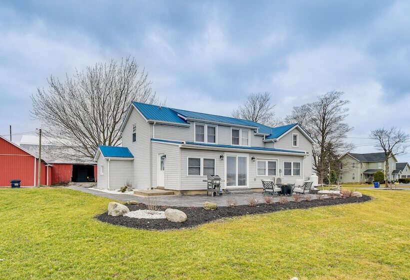 Auburn Finger Lakes Farmhouse W/ Open Views!