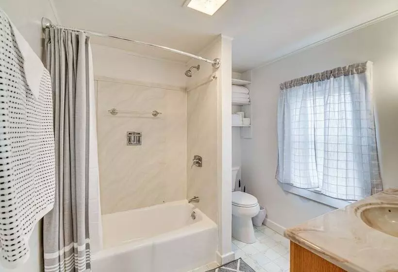 Auburn Finger Lakes Farmhouse W/ Open Views!