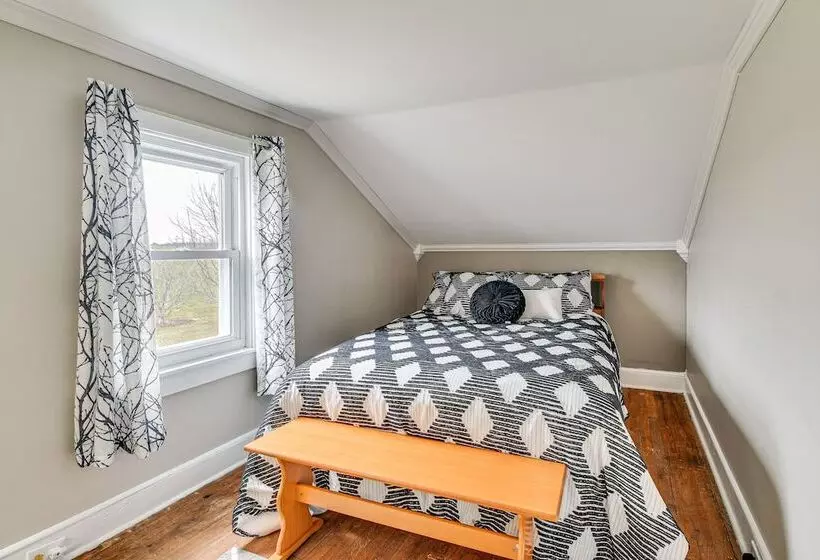 Auburn Finger Lakes Farmhouse W/ Open Views!