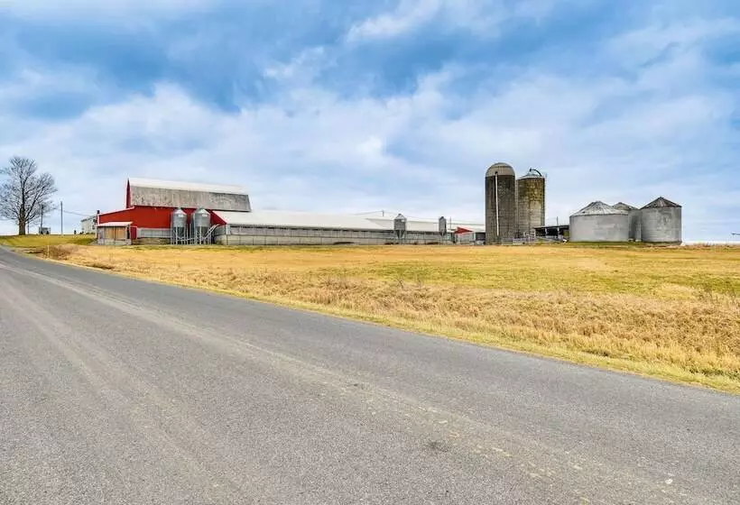 Auburn Finger Lakes Farmhouse W/ Open Views!
