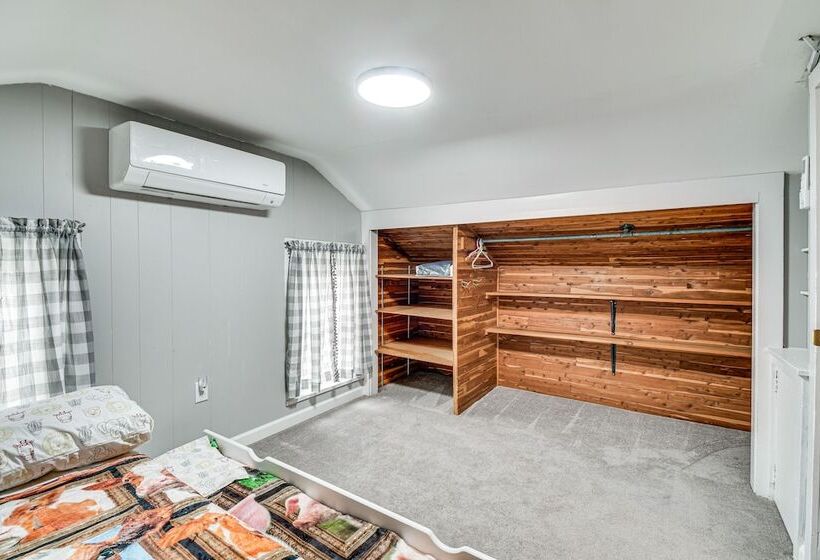 Auburn Finger Lakes Farmhouse W/ Open Views!