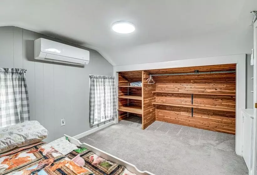 Auburn Finger Lakes Farmhouse W/ Open Views!