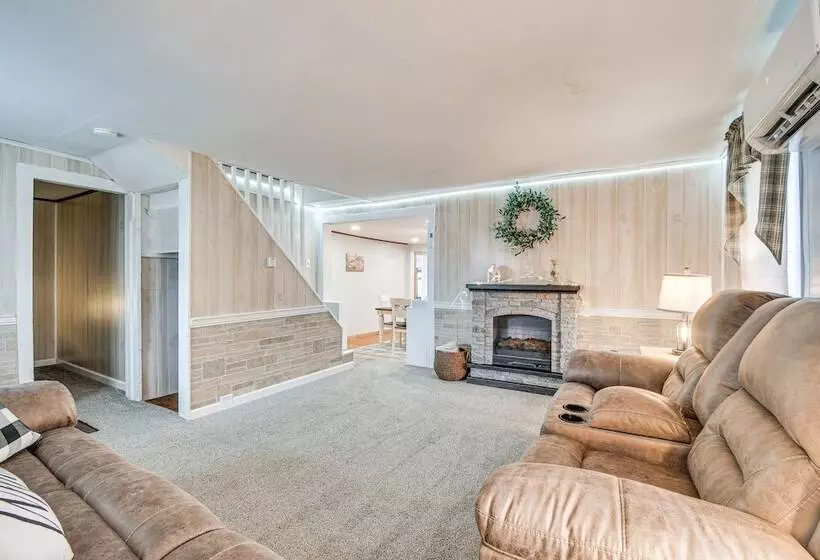 Auburn Finger Lakes Farmhouse W/ Open Views!