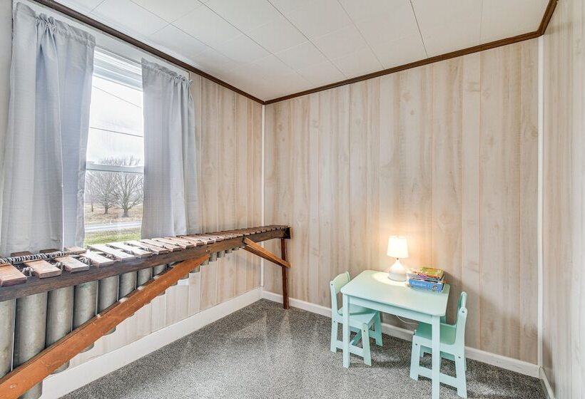 Auburn Finger Lakes Farmhouse W/ Open Views!