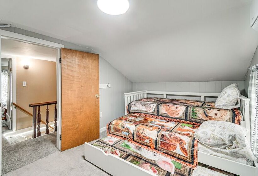 Auburn Finger Lakes Farmhouse W/ Open Views!