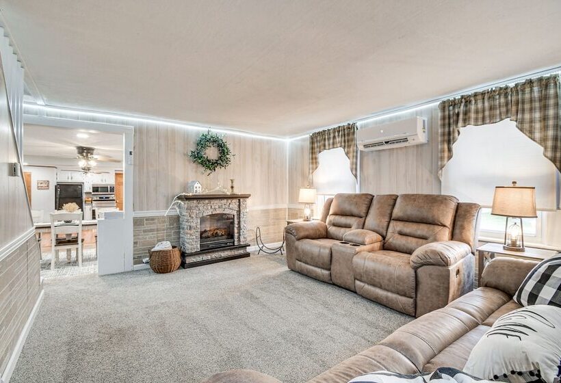 Auburn Finger Lakes Farmhouse W/ Open Views!