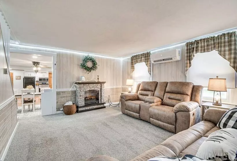 Auburn Finger Lakes Farmhouse W/ Open Views!