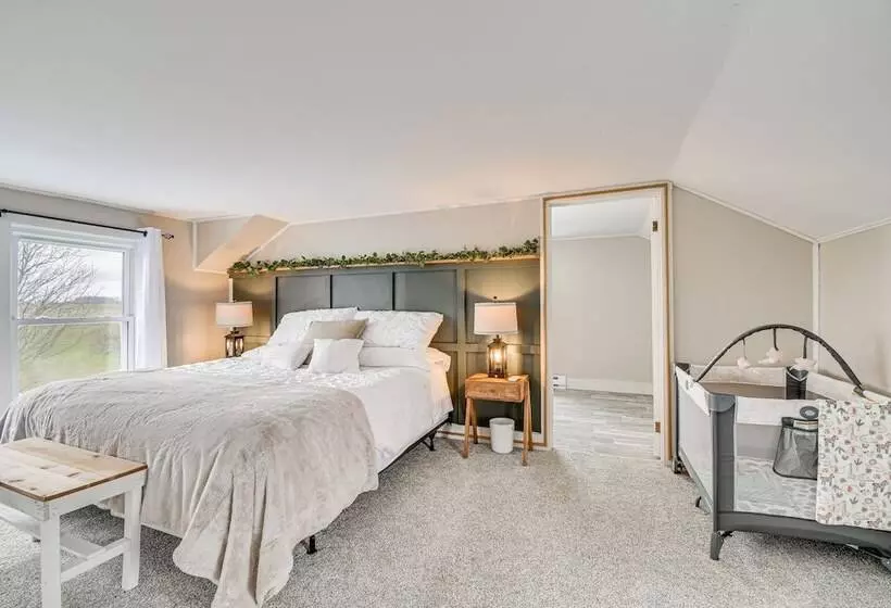 Auburn Finger Lakes Farmhouse W/ Open Views!