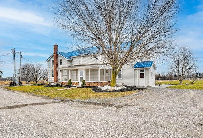 Auburn Finger Lakes Farmhouse W/ Open Views!