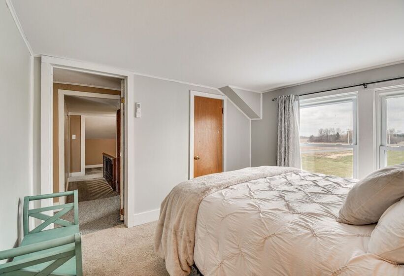 Auburn Finger Lakes Farmhouse W/ Open Views!