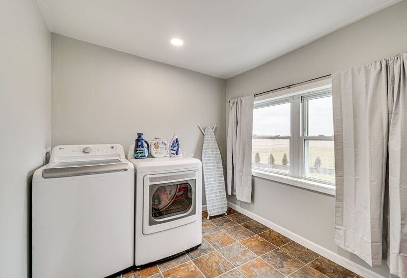 Auburn Finger Lakes Farmhouse W/ Open Views!