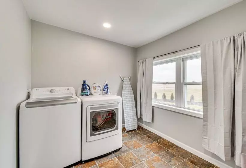 Auburn Finger Lakes Farmhouse W/ Open Views!