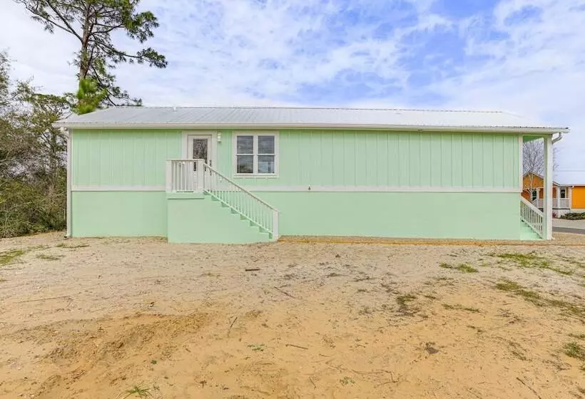 Bright Steinhatchee Getaway, Walk To River & Dock!