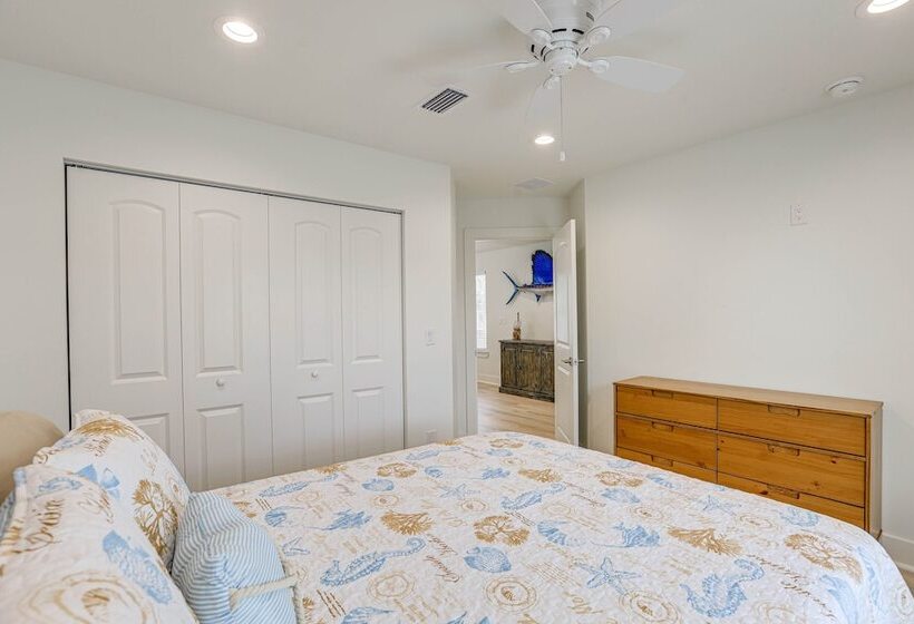 Bright Steinhatchee Getaway, Walk To River & Dock!