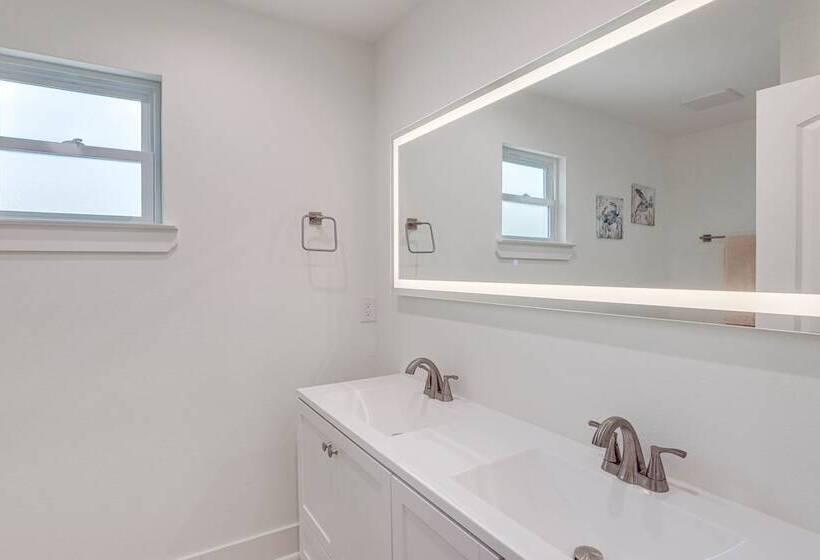 Bright Steinhatchee Getaway, Walk To River & Dock!