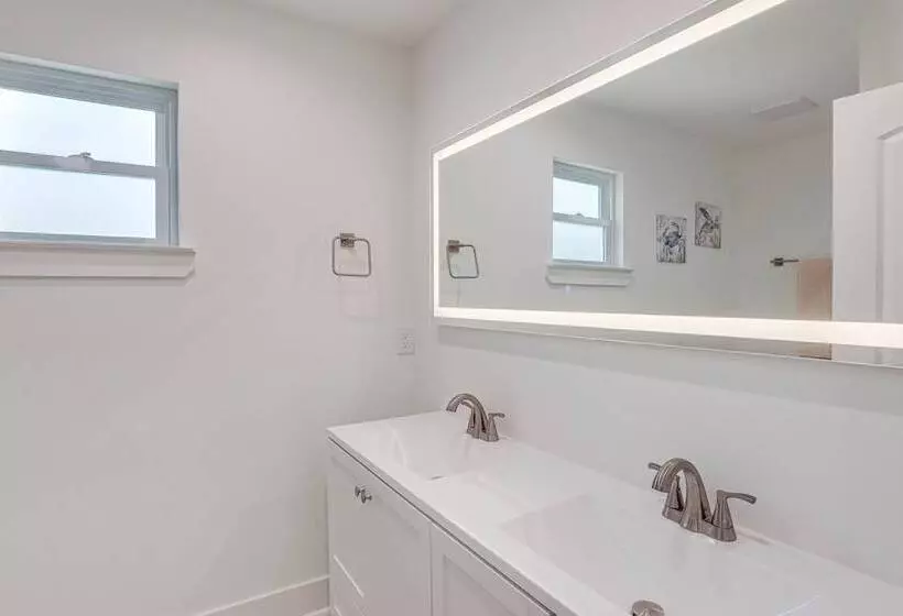 Bright Steinhatchee Getaway, Walk To River & Dock!