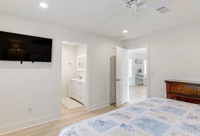 Bright Steinhatchee Getaway, Walk To River & Dock!