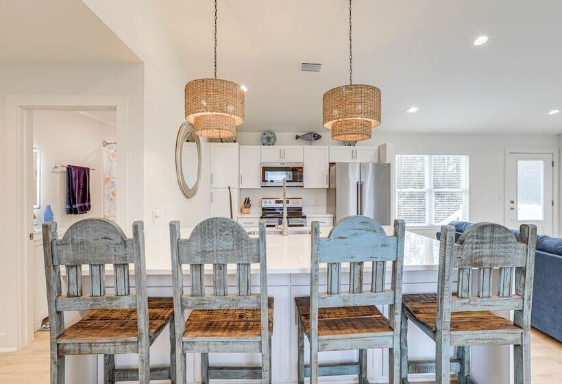 Bright Steinhatchee Getaway, Walk To River & Dock!