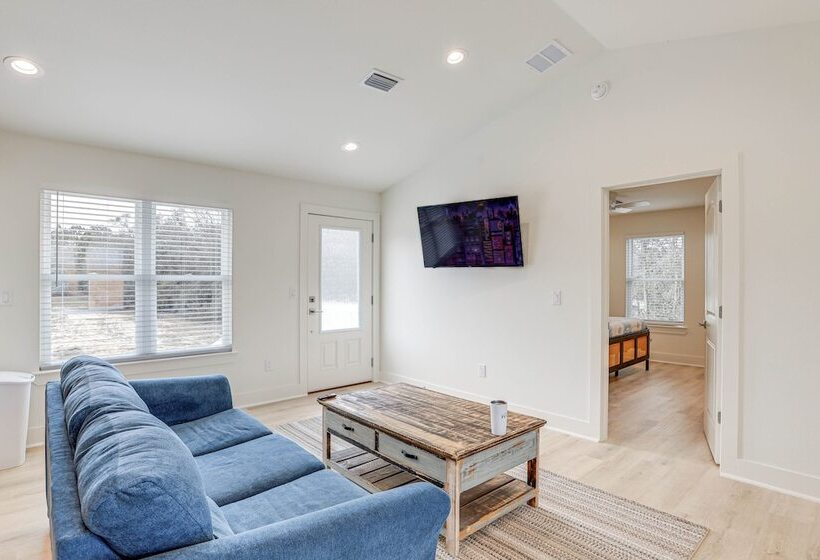 Bright Steinhatchee Getaway, Walk To River & Dock!