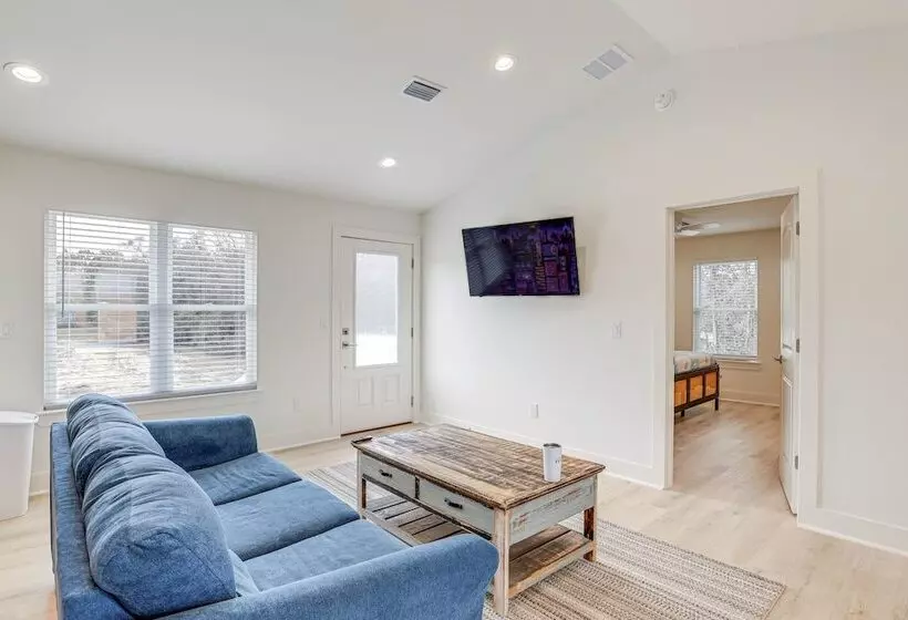 Bright Steinhatchee Getaway, Walk To River & Dock!