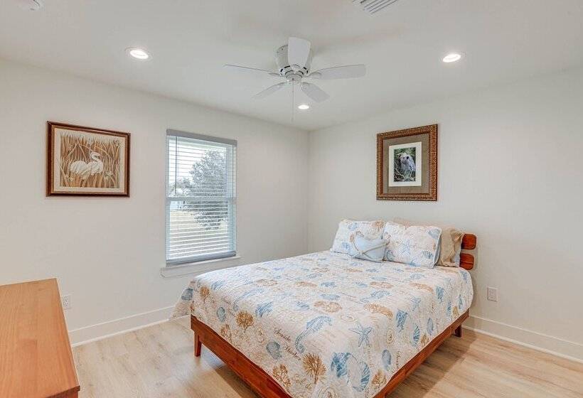 Bright Steinhatchee Getaway, Walk To River & Dock!