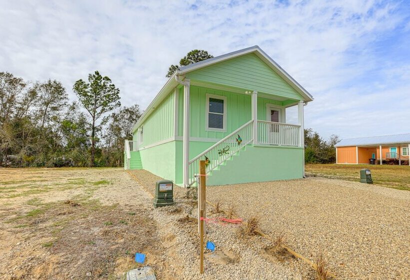 Bright Steinhatchee Getaway, Walk To River & Dock!