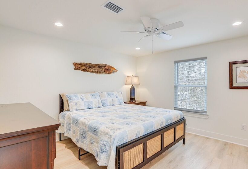 Bright Steinhatchee Getaway, Walk To River & Dock!