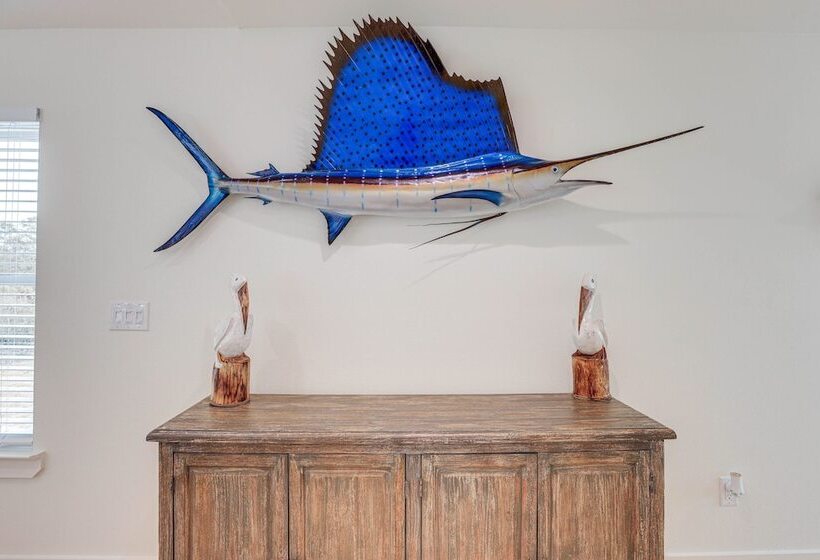 Bright Steinhatchee Getaway, Walk To River & Dock!