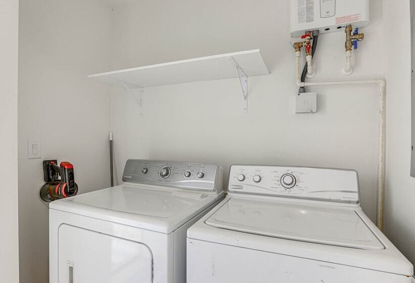 Bright Steinhatchee Getaway, Walk To River & Dock!