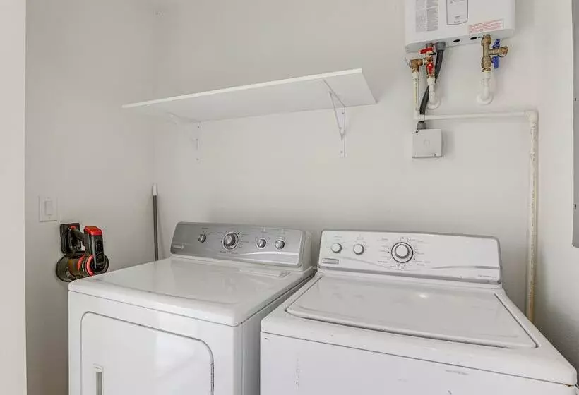 Bright Steinhatchee Getaway, Walk To River & Dock!