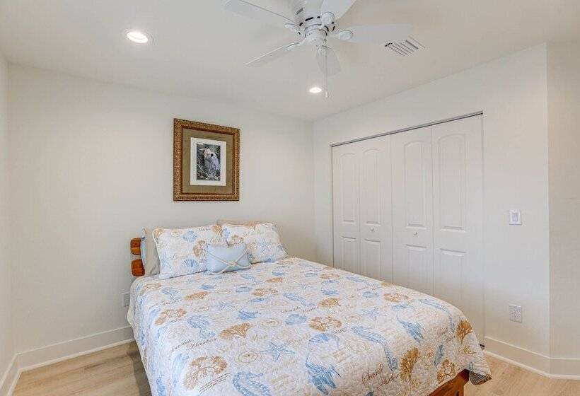 Bright Steinhatchee Getaway, Walk To River & Dock!