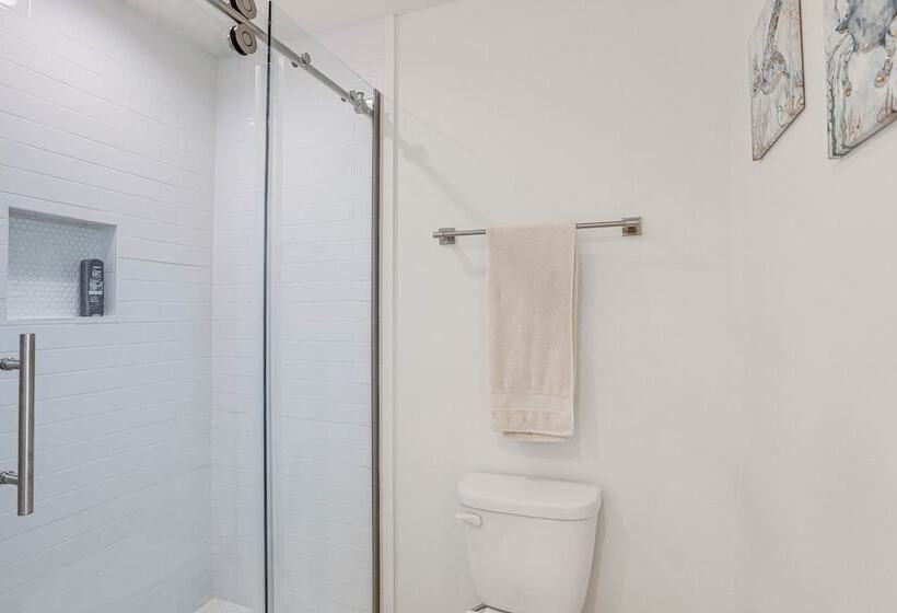 Bright Steinhatchee Getaway, Walk To River & Dock!