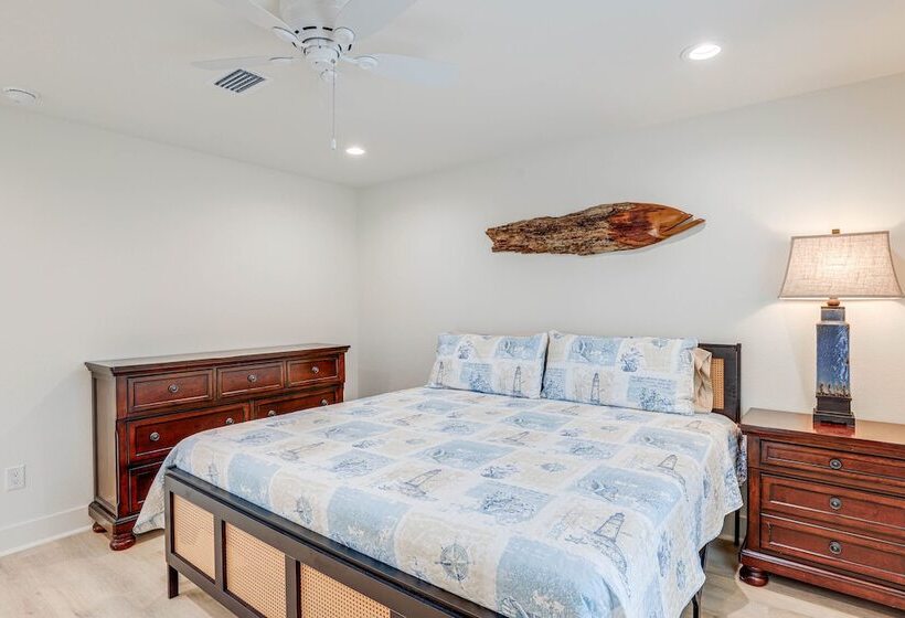 Bright Steinhatchee Getaway, Walk To River & Dock!