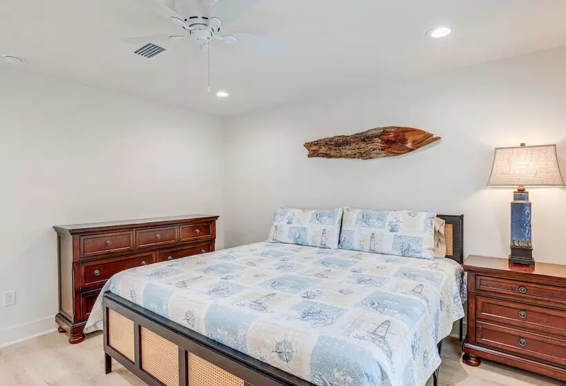 Bright Steinhatchee Getaway, Walk To River & Dock!