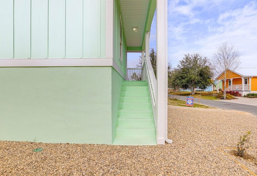 Bright Steinhatchee Getaway, Walk To River & Dock!