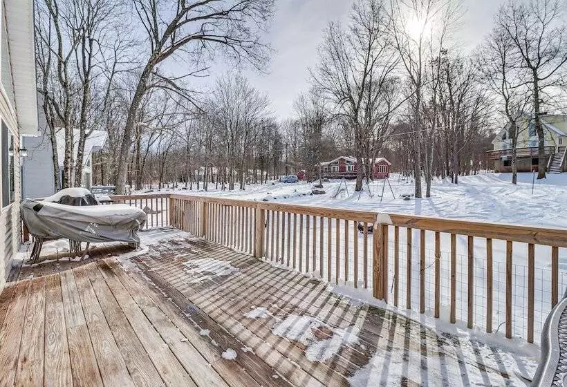 Cozy Albrightsville Home: Community Lake & Beach!
