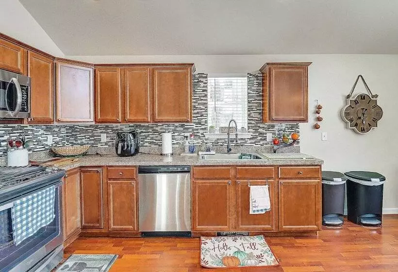 Cozy Albrightsville Home: Community Lake & Beach!