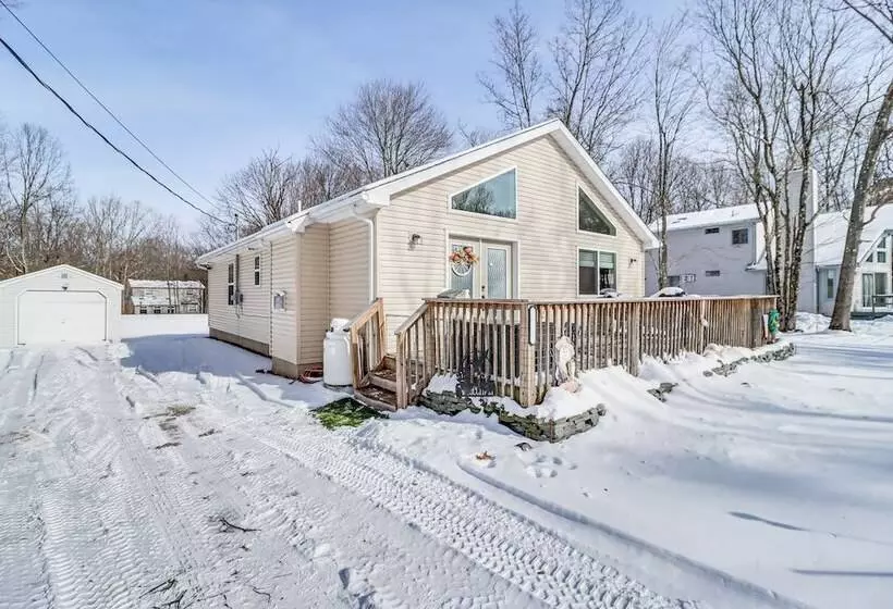 Cozy Albrightsville Home: Community Lake & Beach!